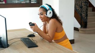 Sarah Lace - My Step Sis Is A Gamer Girl